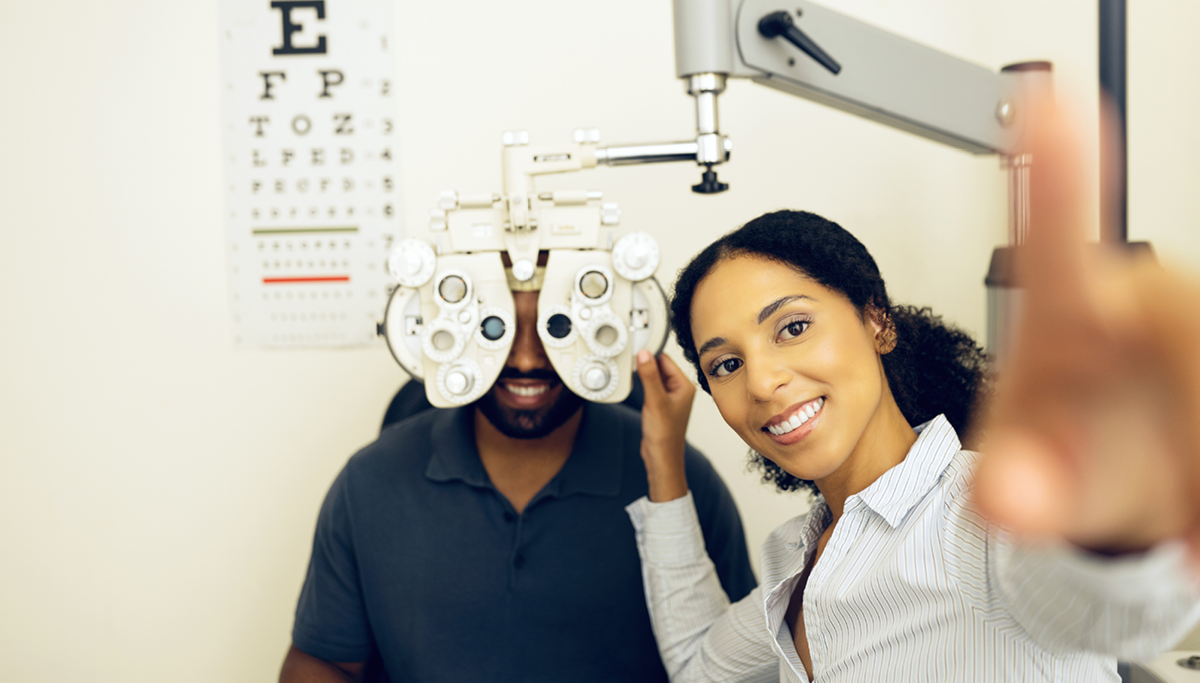 WhatToExpectDuringAnEyeExamblog.png